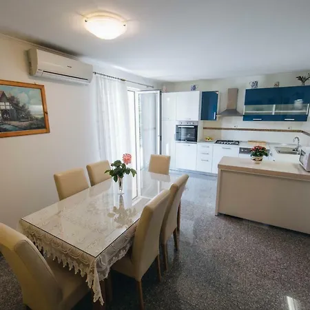 Apartment Danica *